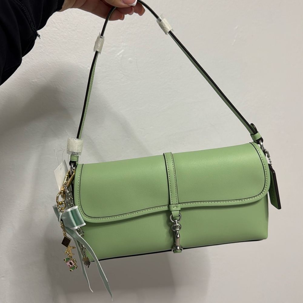 Hamptons Shoulder Bag - Coach - Leather - Green Pistachio